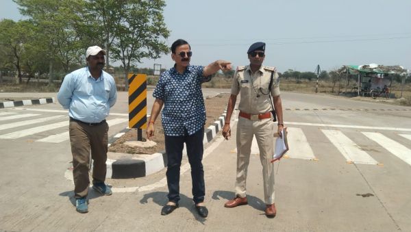 ट्रैफिक एआईजी ने किया रायपुर-बिलासपुर मार्ग के ब्लैक स्पॉट्स का निरीक्षण