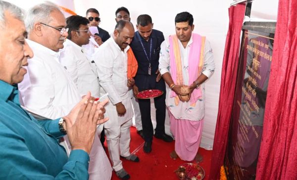  मुख्यमंत्री ने माना कैम्प में किया जल आवर्धन योजना का भूमिपूजन