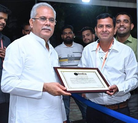 सीएम बघेल से मिले कन्याकुमारी से कश्मीर तक पदयात्रा करने वाले सैनी