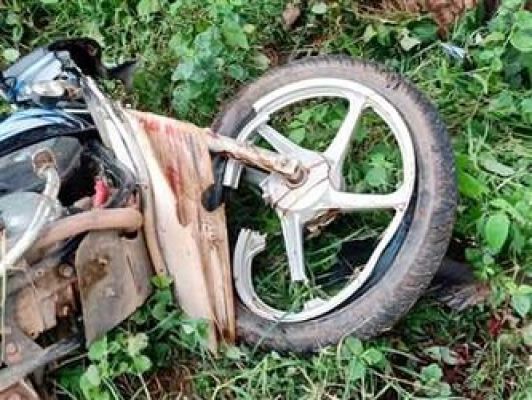  पेड़ से टकराई बाइक, युवक की मौत