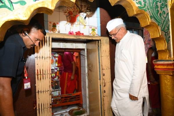 सीएम बघेल ने ग्राम सिंगारपुर स्थित मां मावली माता मंदिर में की पूजा-अर्चना
