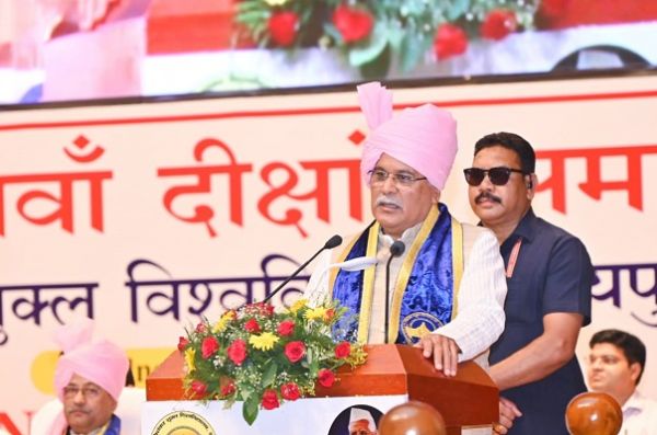 छह दशकों से विश्वविद्यालय ने हासिल की गौरवपूर्ण उपलब्धियां : सीएम बघेल