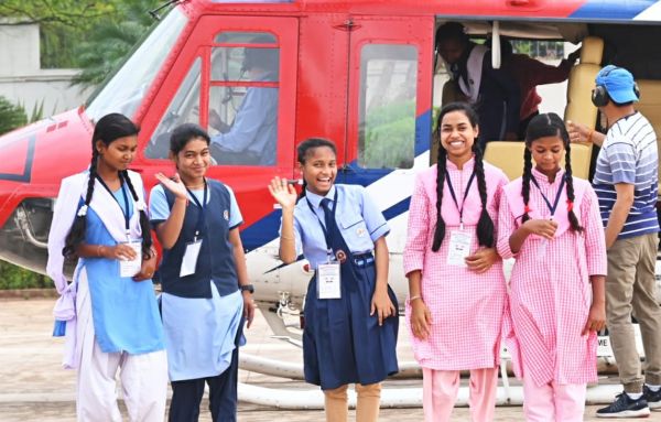  हौसलों की उड़ान से सपना हुआ साकार, स्टेट टॉपर्स ने लिया जॉयराइड का लुत्फ