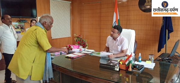 जन-चौपाल का लाभ उठाने दूर-दूर से पहुंच रहे ग्रामीण 