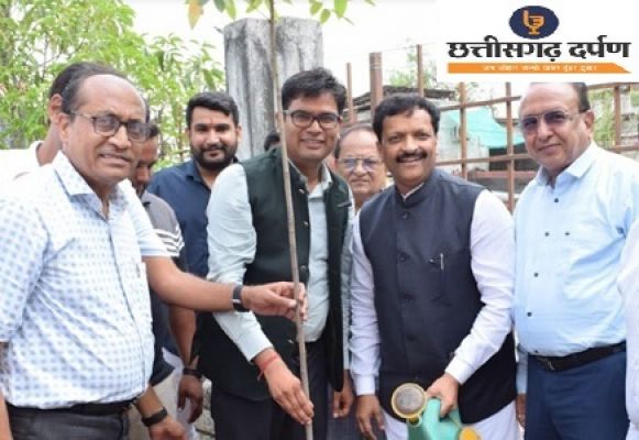 सुनील रामदास ने पर्यावरण रथ रवाना किया, जिसका लक्ष्य क्षेत्र के दूरदराज स्थानों तक पौधे पहुंचना है