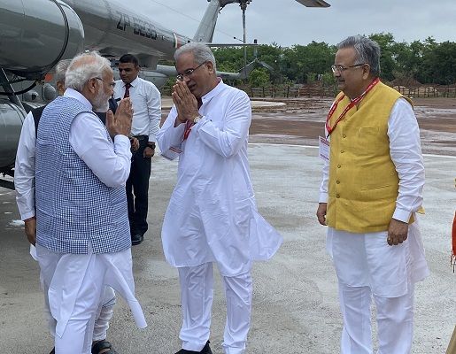  पीएम मोदी पहुंचे रायपुर, सभा स्थल रवाना, 7600 करोड़ की देंगे सौगात
