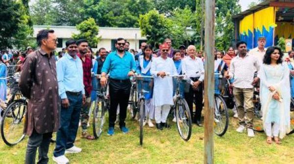 विद्यार्थी पढ़-लिख कर अपने मां-बाप के सपनों को पूरा करें : पारसनाथ राजवाड़े