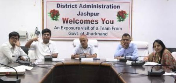  झारखंड की मनरेगा टीम ने जिले के मनरेगा के कार्यों को प्रेजेंटेशन में देखा