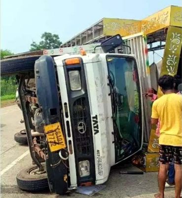  तेज रफ्तार डीजे वाहन पलटी , 11 घायल