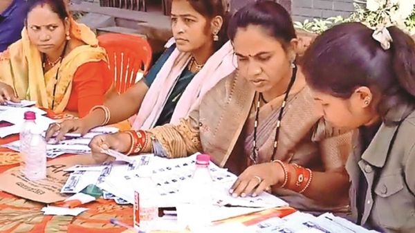  छत्तीसगढ़ के इतिहास में पहली बार महिलाओं ने संभाली मतदान की जिम्मेदारी