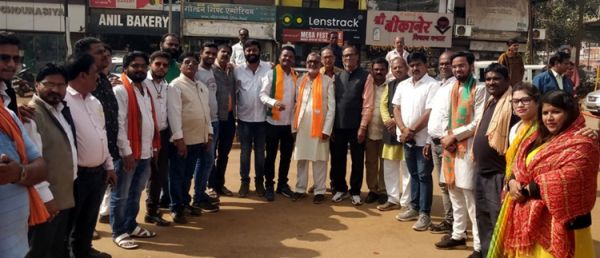 भाजपा की सरकार बनने पर कार्यकर्ताओं ने सुपेला चौक में मनाया जश्न