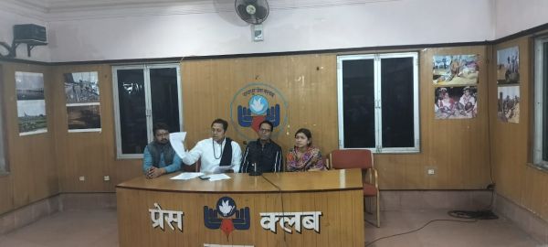 4 थीं क्लास की बच्ची को मानसिक प्रताड़ना स्कूल में स्पस्टीकरण मांगने पर प्रिंसिपल के द्वारा महिला के साथ दुर्व्यवहार 