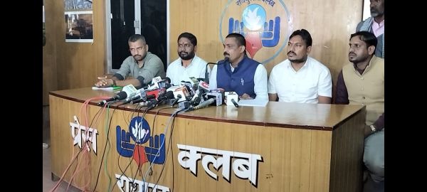 मोहम्मद अकबर को बीजेपी ने बाहर से आये मुसलमानों के सवालों का दिया जवाब | 