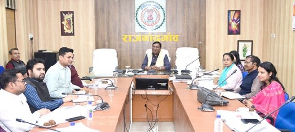 नामांतरण एवं बटवारा के प्रकरणों के निराकरण के लिए पटवारी पर रखें नियंत्रण : कलेक्टर