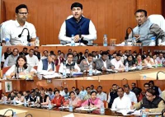 शत-प्रतिशत आयुष्मान कार्ड बनाने की दिशा में करे काम : कलेक्टर