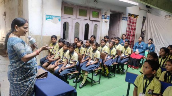 मोटिवेशनल स्पीकर डॉ. गोपा शर्मा ने बच्चों को बताया कि परीक्षा का डर कैसे दूर करें