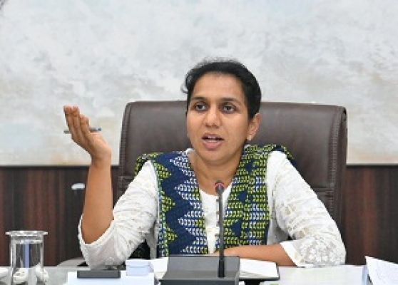 जल संरक्षण के लिए सभी शासकीय भवनों में बनाएं रैन वॉटर हार्वेस्टिंग : कलेक्टर