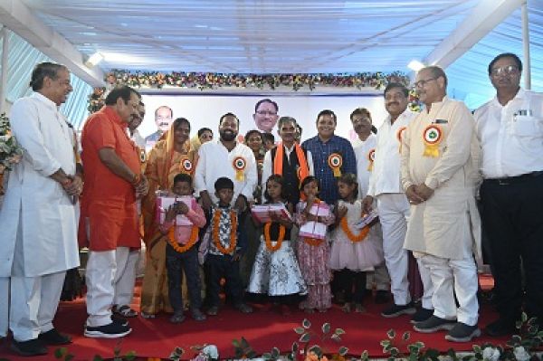 अंधियारखोर में मनाया गया भव्य जिला स्तरीय शाला प्रवेशोत्सव कार्यक्रम