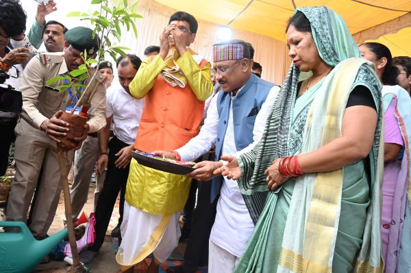 ग्राम बगिया में अपने स्कूल पहुंचकर पुराने दिनों को  किया याद - मुख्यमंत्री विष्णु देव साय