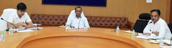 नल जल योजना से मिले समय पर लोगों को स्वच्छ पानी : कलेक्टर