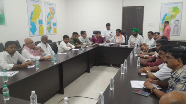 सभी मोर्चा प्रकोष्ठ जनता के मुद्दों पर संघर्ष करे : दीपक बैज