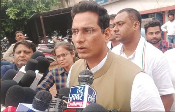 देवेन्द्र यादव ने एमएमएस कांड मामले में चार घंटा दिया थाना में बयान