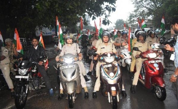 हर घर तिरंगा अभियान के तहत मंत्री ने दिलाई आम नागरिकों को शपथ