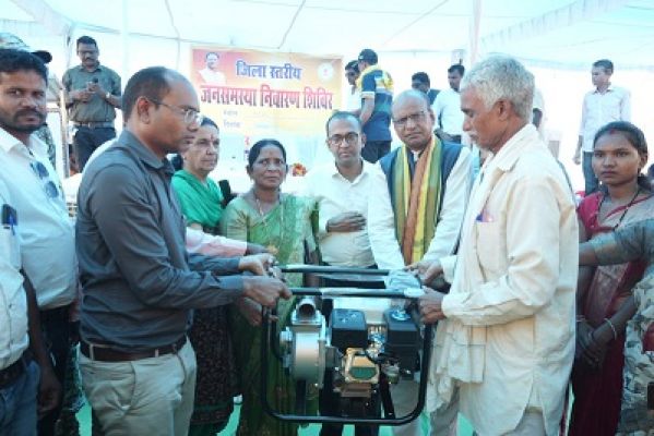 योजनाओं की जानकारी रखेंगे तो लाभ भी उठा पाएंगे : कलेक्टर