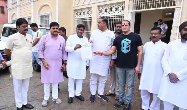 PHQ पहुंचे कांग्रेसी नेता, डीजीपी को सौंपा ज्ञापन...