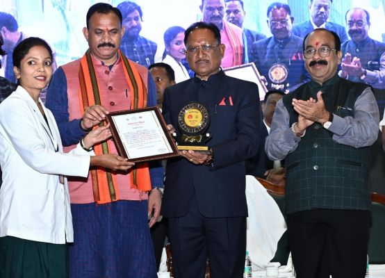 मुख्यमंत्री ने स्वास्थ्य योद्धाओं को किया सम्मानित, चिकित्सकीय संवर्ग के नवनियुक्त स्वास्थ्य कर्मियों को बांटे नियुक्ति पत्र