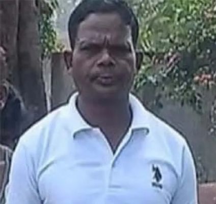 नक्सलियों ने की सरपंच प्रत्याशी की हत्या