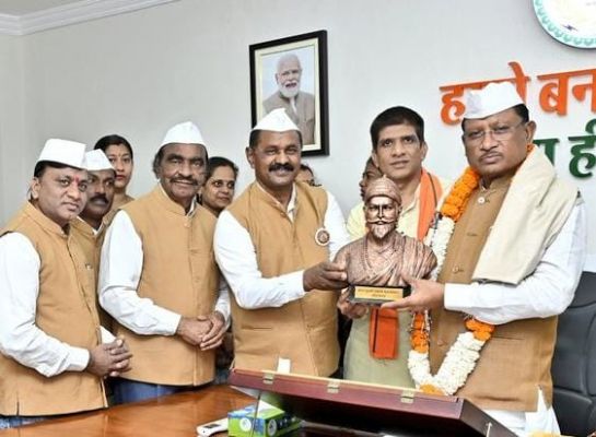  छत्तीसगढ़ कुनबी समाज महासंगठन ने मुख्यमंत्री विष्णु देव साय से की सौजन्य भेंट, फिल्म "छावा" को कर मुक्त करने पर किया आभार प्रकट 