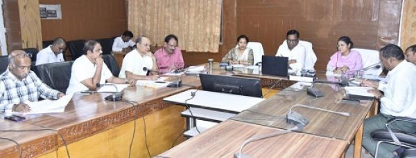 कमिश्नर ने की उसुर,कोंटा,ओरछा और दुर्गकोंदुल ब्लॉकों के अधिकारियों से वीडियो कॉन्फ्रेंसिंग से चर्चा