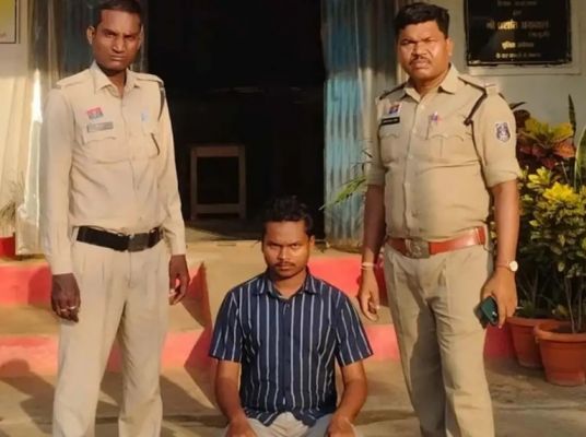 खुदको गृह मंत्री पीए बनकर धमकाने वाला युवक गिरफ्तार