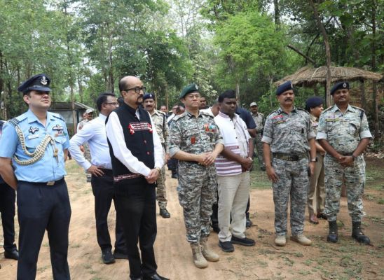 राज्यपाल श्री रमेन डेका ने जंगलवार कॉलेज कांकेर का किया भ्रमण, प्रशिक्षण कार्यक्रम की सराहना की