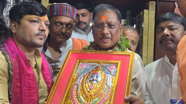 'काशी के कोतवाल' श्री काल भैरव जी के दरबार में मुख्यमंत्री श्री विष्णुदेव साय ने की पूजा-अर्चना