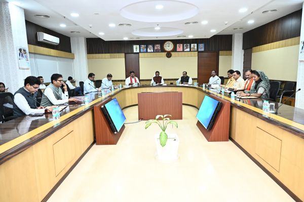 मुख्यमंत्री श्री विष्णु देव साय की अध्यक्षता में आज यहां मंत्रालय महानदी भवन में आयोजित कैबिनेट की बैठक में अनेक महत्वपूर्ण निर्णय लिए गए