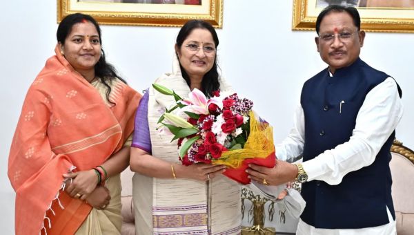 मुख्यमंत्री श्री विष्णु देव साय से केंद्रीय महिला एवं बाल विकास मंत्री श्रीमती अन्नपूर्णा देवी ने की सौजन्य भेंट