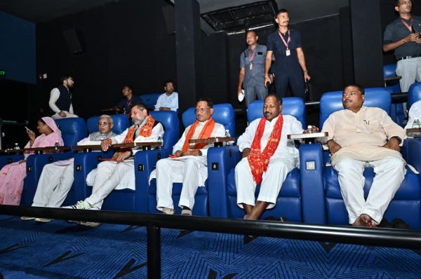 मोदीजी के जीवन पर आधारित फिल्म देखने पहुंचे मुख्यमंत्री साय, प्रदेश अध्यक्ष देव सहित  मंत्रीगण