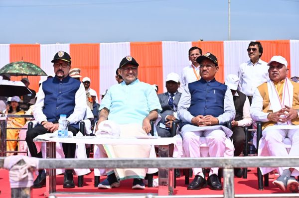 राज्योत्सव पर वायु सेना की टीम का रोमांचक एयर शो, सेंध जलाशय के ऊपर आसमां में गूंजा 'जय जोहार' और 'छत्तीसगढ़िया सबले बढ़िया'