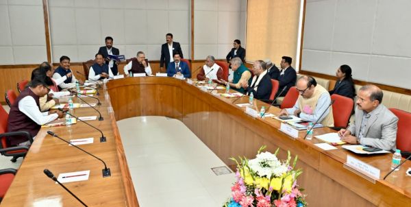 विधानसभा अध्यक्ष डॉ रमन सिंह की अध्यक्षता में आज यहां विधानसभा में बैठक आयोजित की गई