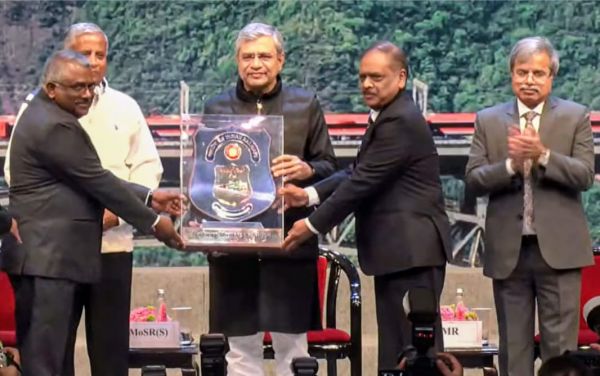 70वें अति विशिष्ट रेल सेवा पुरस्कार&ndash;2025 में दक्षिण पूर्व मध्य रेलवे को मिला विशेष सम्मान