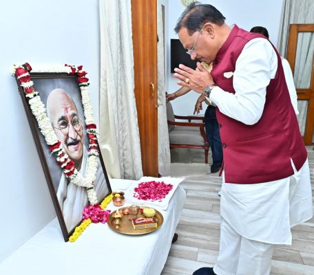 मुख्यमंत्री श्री विष्णु देव साय ने महात्मा गांधी की पुण्यतिथि पर उन्हें किया नमन