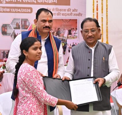 मुख्यमंत्री श्री विष्णु देव साय ने पुनर्वास केंद्र का किया अवलोकन, पुनर्वासितों से किया आत्मीय संवाद