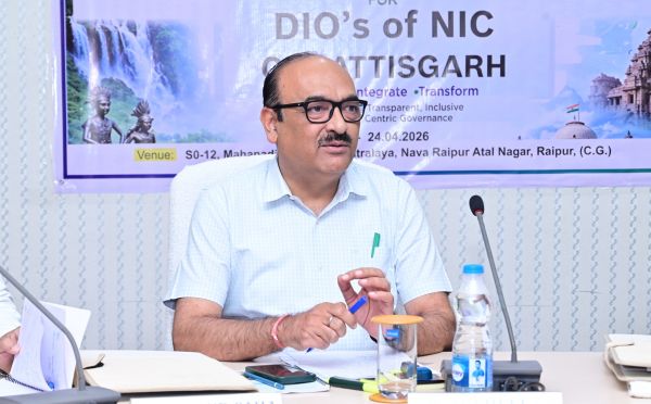 आम जनता को शासन की फ्लैगशिप योजनाओं का लाभ दिलाने के लिए सूचना प्रौद्योगिकी का अधिकतम इस्तेमाल करें: मुख्य सचिव श्री विकासशील