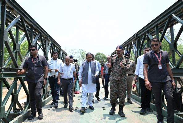 मुख्यमंत्री विष्णु देव साय ने किया निरीक्षण, कहा - दूरस्थ क्षेत्रों तक विकास पहुंचाना हमारी सर्वोच्च प्राथमिकता