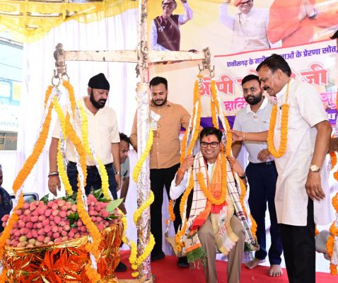 जन्मदिवस पर मौसमी फलों और लड्डू से तौले गए वित्त मंत्री श्री ओपी चौधरी