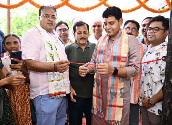 हर वर्ग की खुशहाली के लिए प्रतिबद्ध है सरकार, तेज गति से दौड़ रहा है छत्तीसगढ़ का विकास: मंत्री श्री टंक राम वर्मा