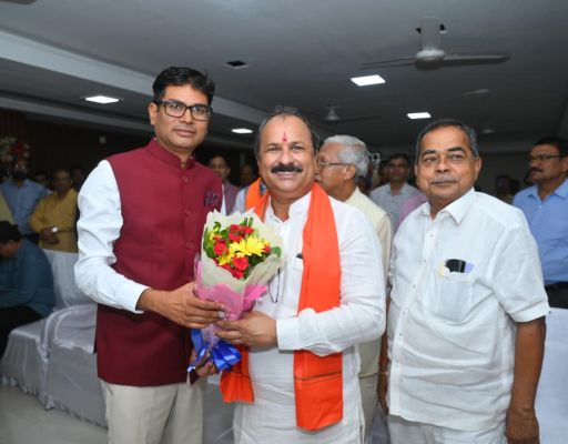 रायपुर विकास प्राधिकरण के नए उपाध्यक्ष डॉ. जय प्रकाश शर्मा ने संभाला पदभार