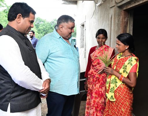 सेवा संकल्प अभियान के तहत ग्रामीणों के बीच पहुंचे पर्यटन एवं संस्कृति मंत्री श्री राजेश अग्रवाल